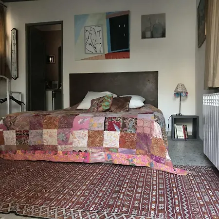 Nid D'artiste Saint-Quentin-la-Poterie